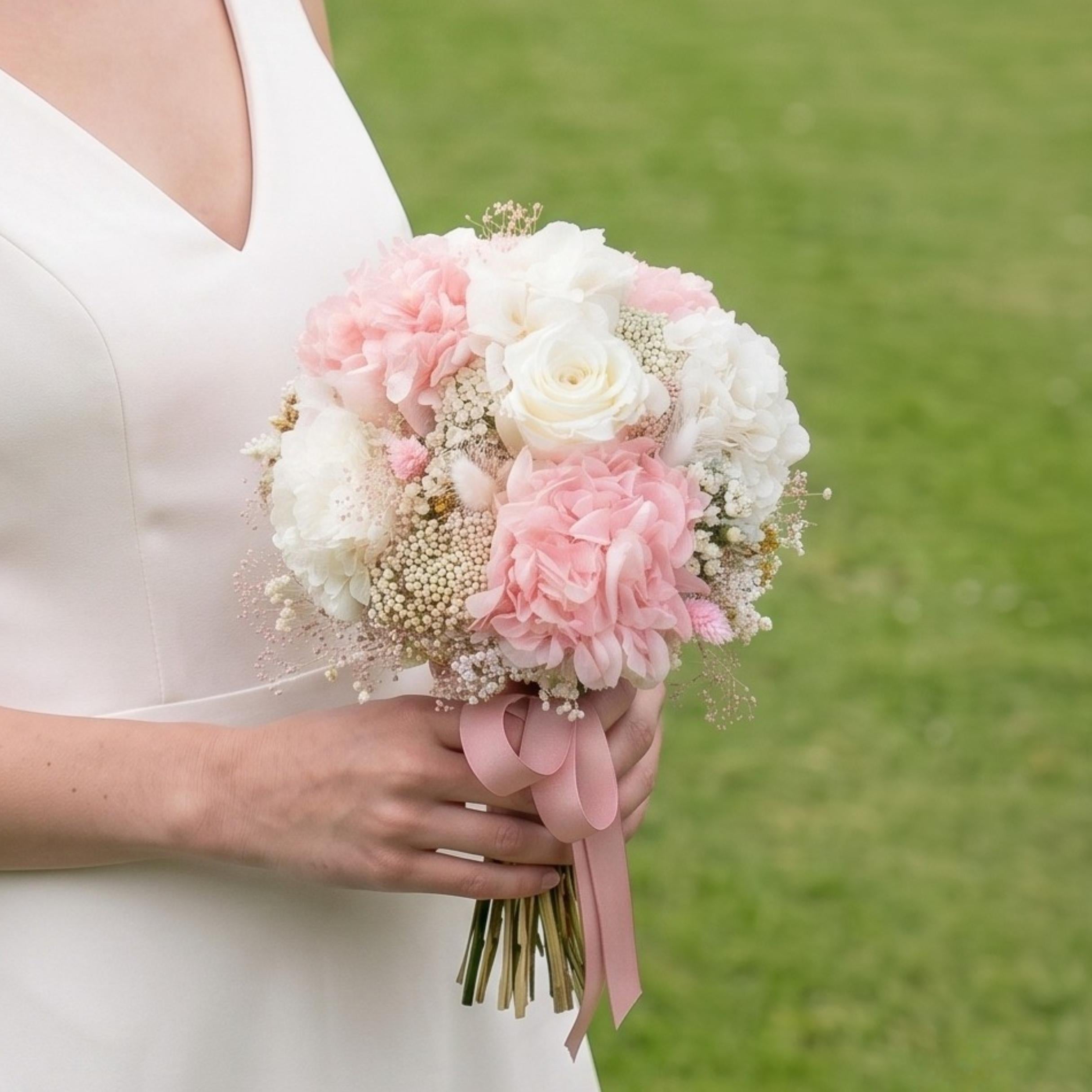 ramo de novia de hortensias y rosas preservadas ouquet Parisienne
