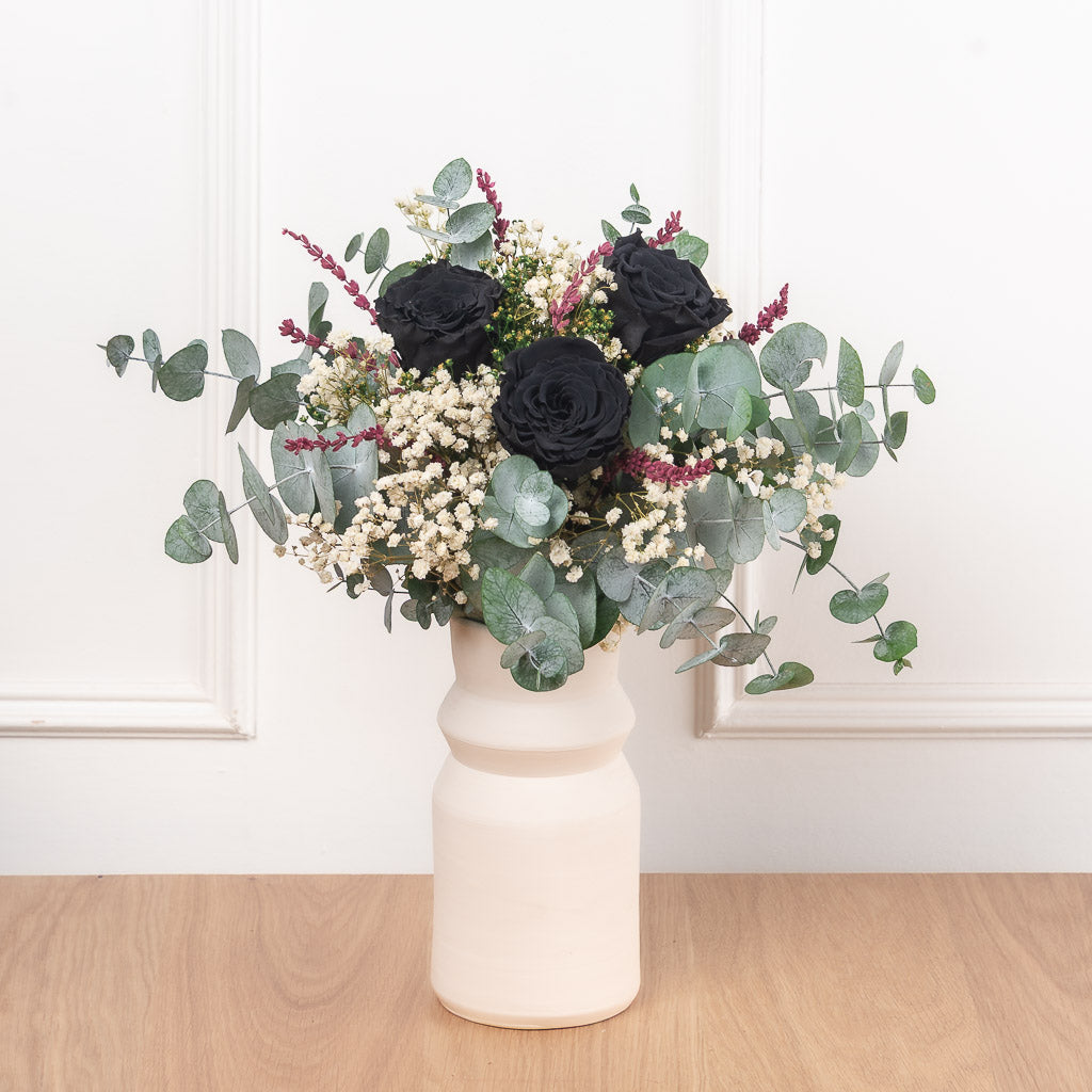 ramo de flores preservadas con rosas eternas y preservadas