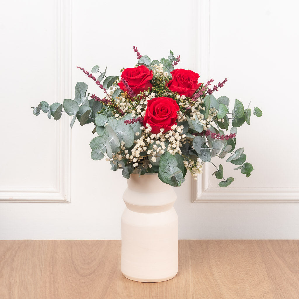ramo de flores preservadas con rosas eternas y preservadas