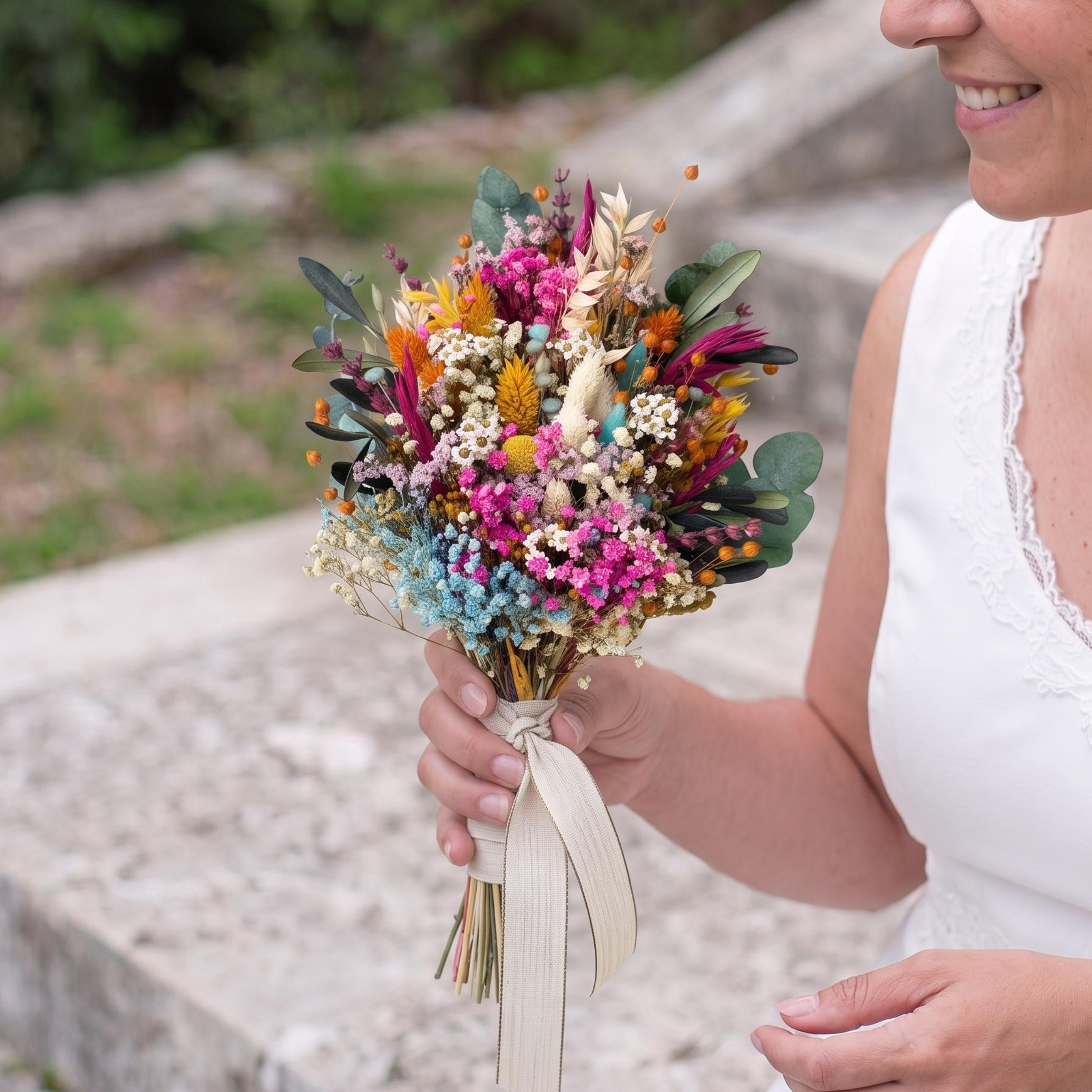 ramo de novia con flores silvestres preservadas colorido - ramo iris