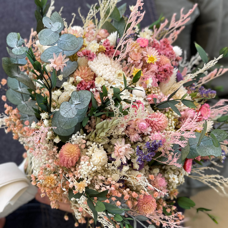 ramo de novia de flores rosas preservadas