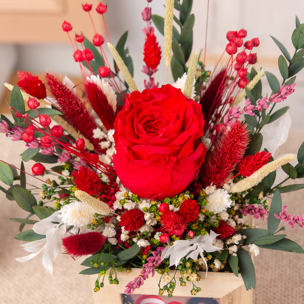 regalo de centro con rosa eterna y foto