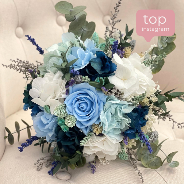 ramo de novia con rosa y hortensia azul preservada