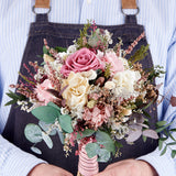 Bouquet Celine, ramo de flores preservadas con rosa empolvada y hortensias