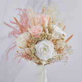 ramo de novia blanco y rosa con rosas eternas y hortensia preservada