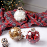 bolas de navidad con hortensia preservada