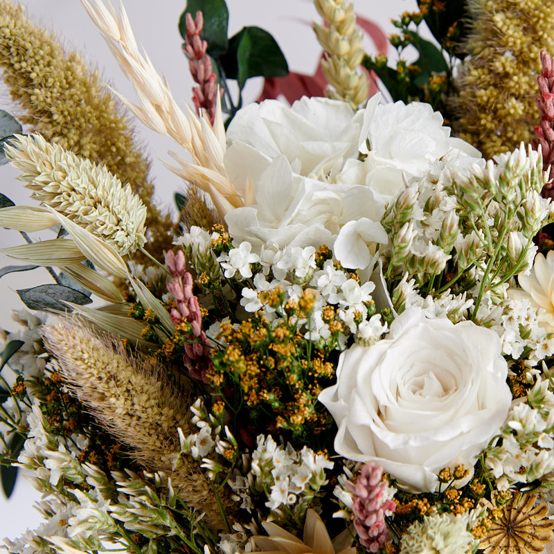 detalle de flores blancas preservadas en Floral Halley