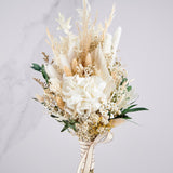 ramo preservado con flores blancas y beige