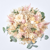 ramo de novia preservado con flores blancas y eucsliptus