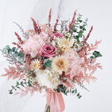vista de ramo de novia con flores preservadas Mon villandry