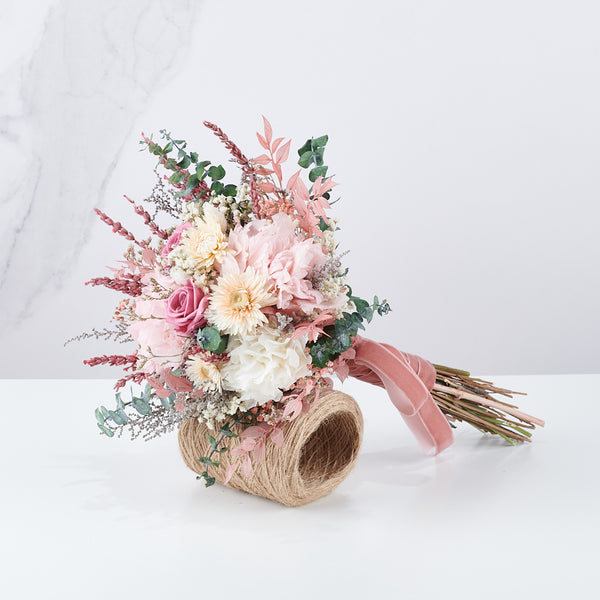 ramo de novia preservado con hortensia y rosa rosa empolvado